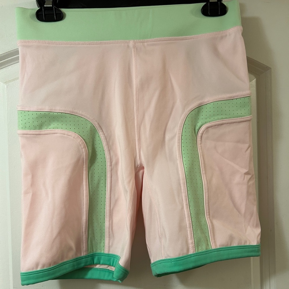 Fabletics Mint Green Short Sleeve Cropped Athletic Top and matching biker shorts